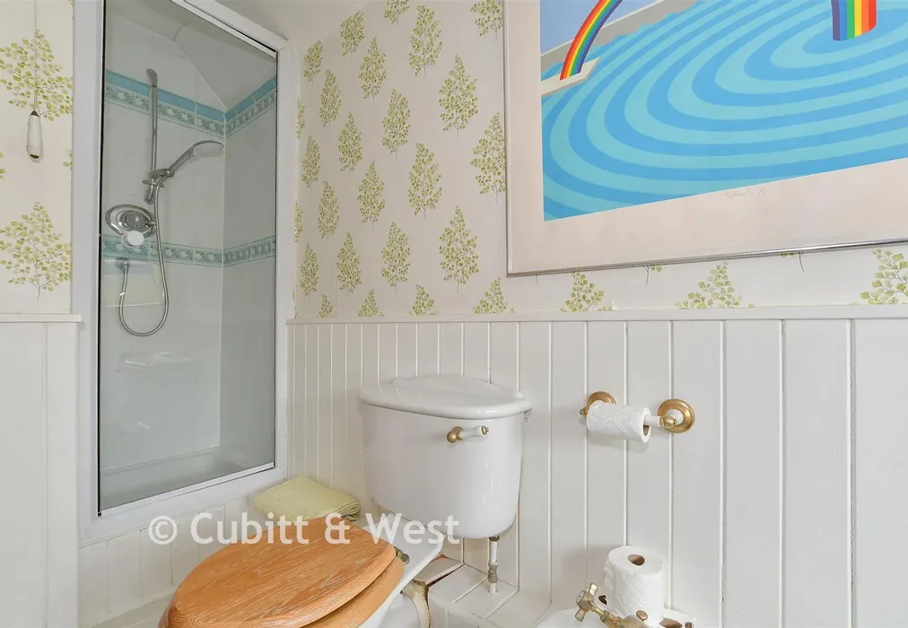 Bathroom - Stane Street, Ockley, Dorking, Surrey - Wards of Kent