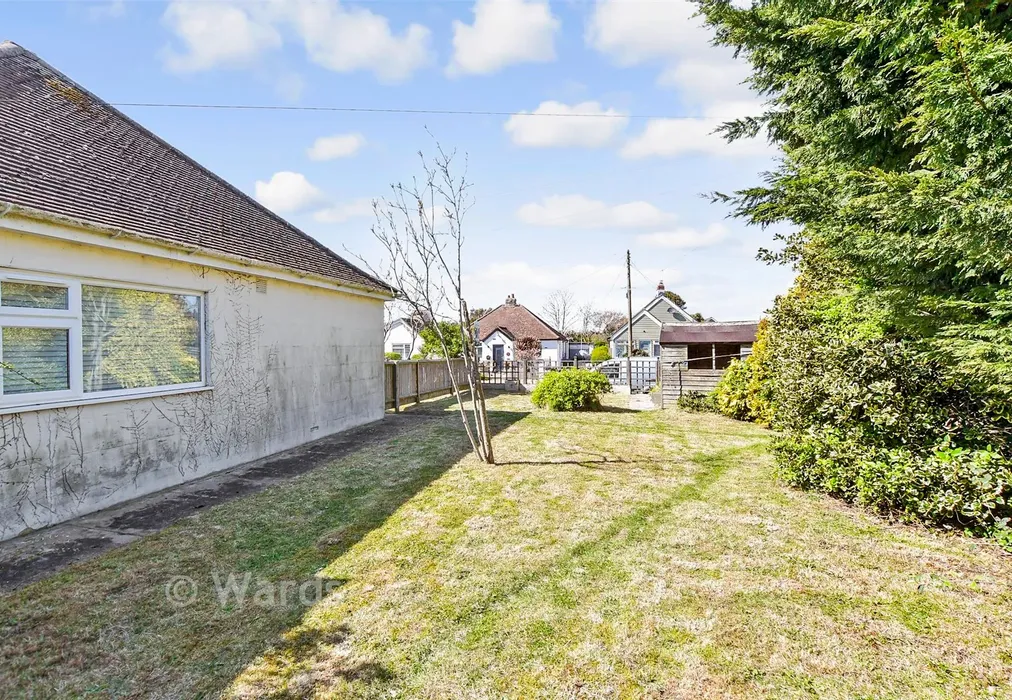 Side Garden - Meehan Road, Greatstone, New Romney, Kent - Wards of Kent