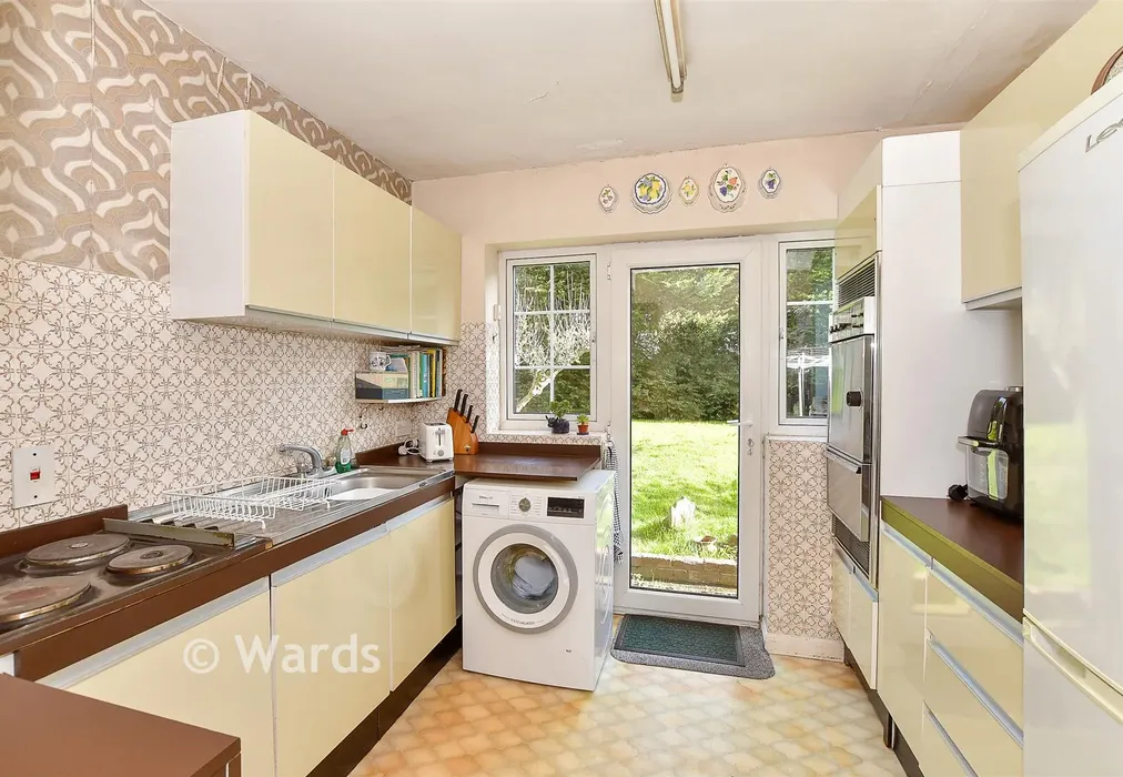 Kitchen - Southgate Road, Tenterden, Kent - Wards of Kent