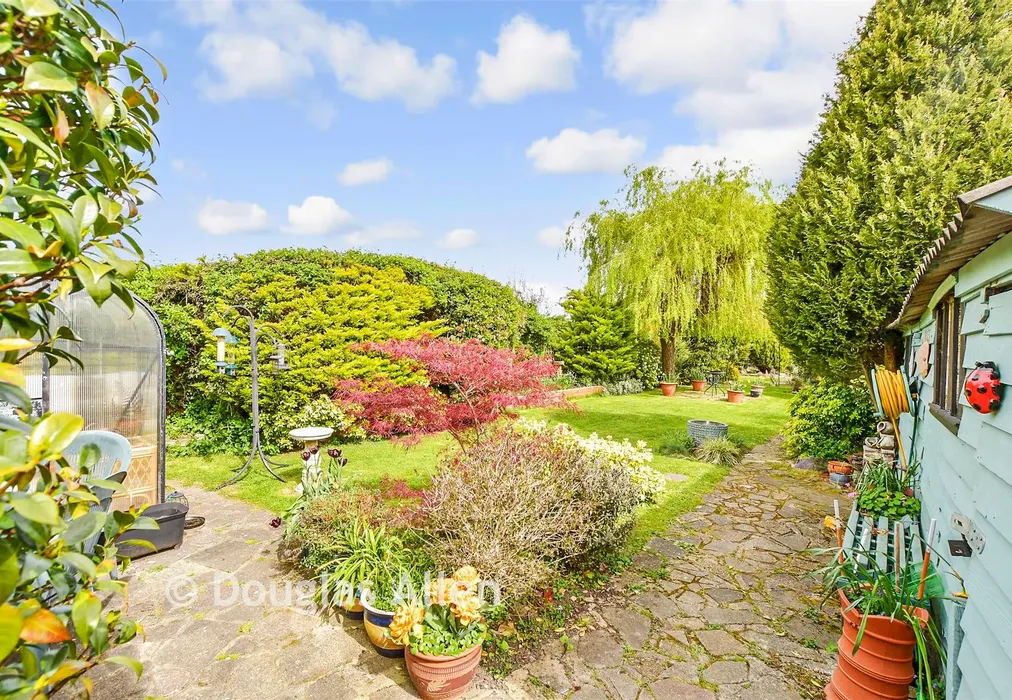 Rear Garden - Thorndon Avenue, West Horndon, Brentwood, Essex - Wards of Kent