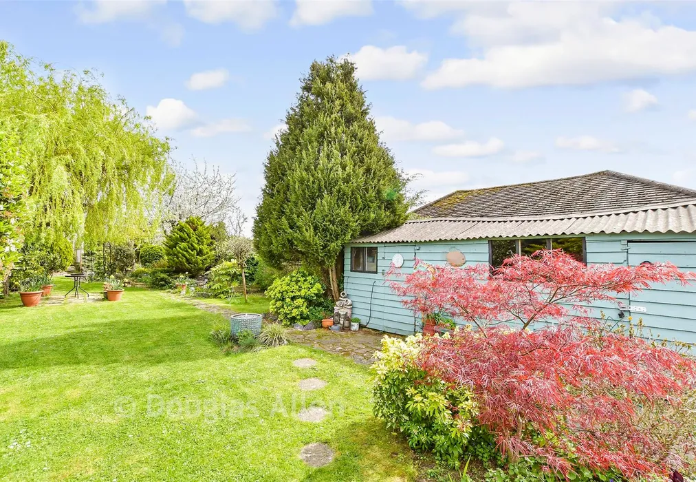 Rear Garden - Thorndon Avenue, West Horndon, Brentwood, Essex - Wards of Kent
