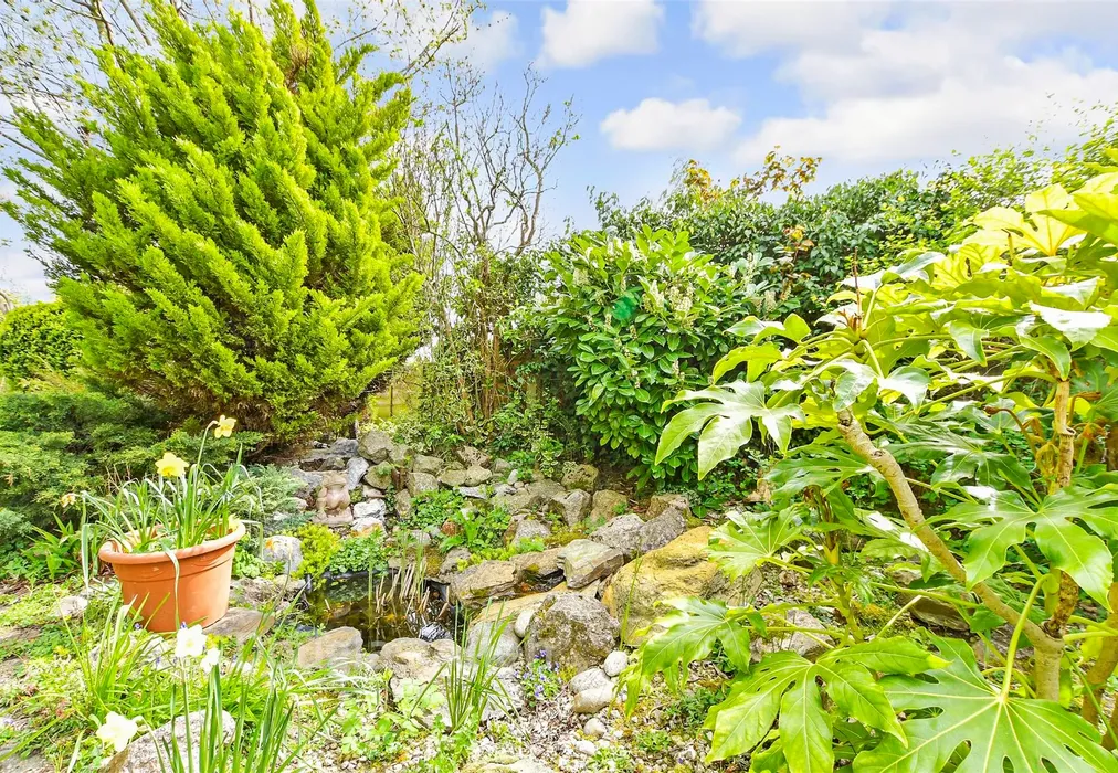 Rear Garden - Thorndon Avenue, West Horndon, Brentwood, Essex - Wards of Kent