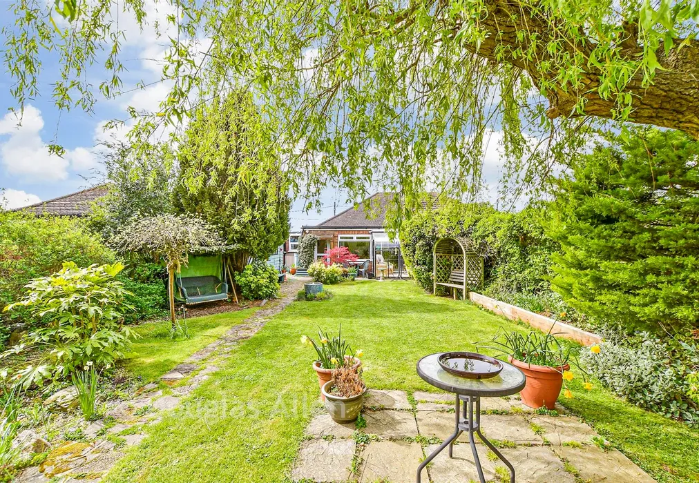 Rear Garden - Thorndon Avenue, West Horndon, Brentwood, Essex - Wards of Kent