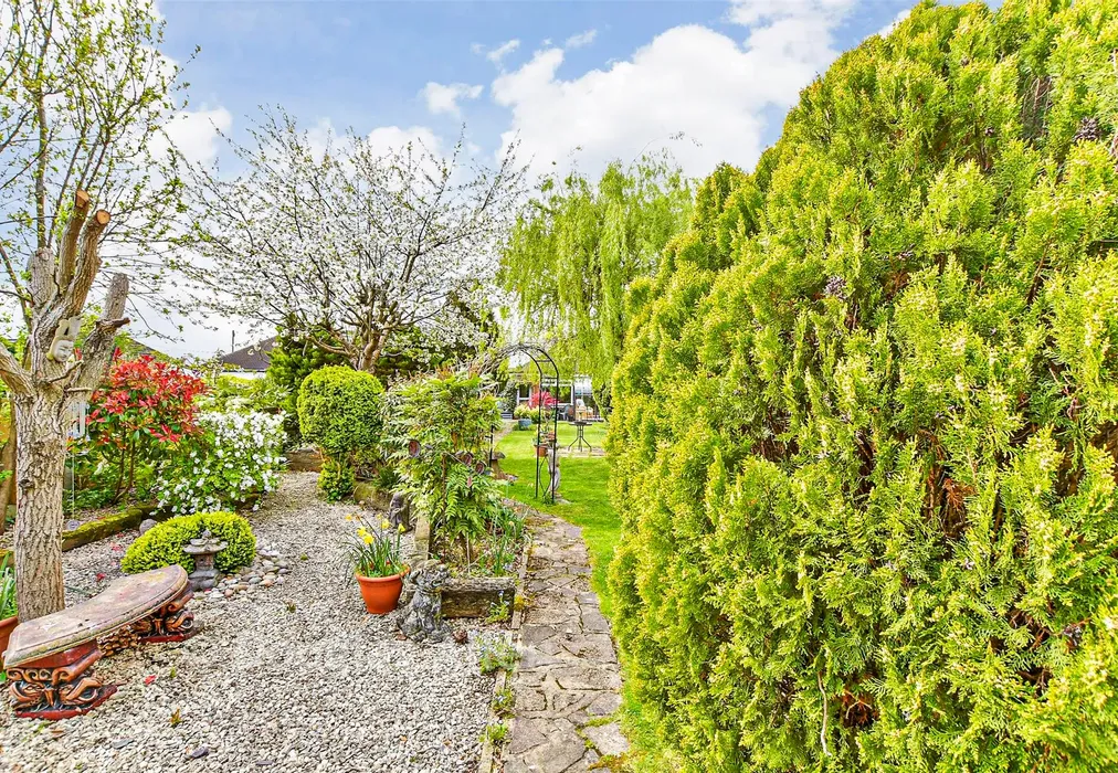 Rear Garden - Thorndon Avenue, West Horndon, Brentwood, Essex - Wards of Kent