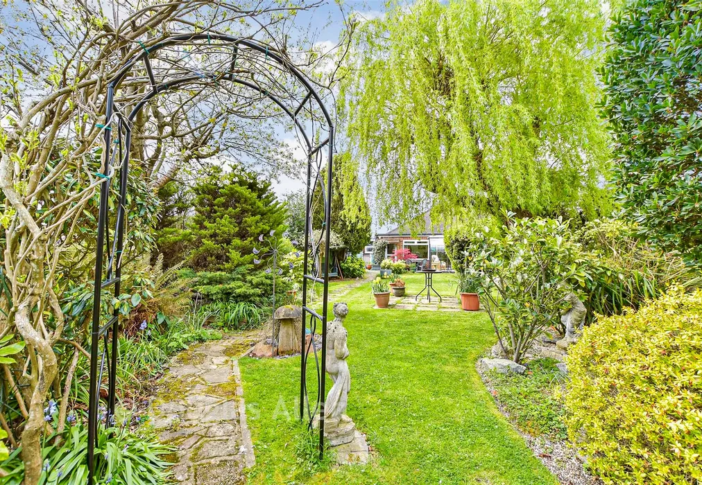 Rear Garden - Thorndon Avenue, West Horndon, Brentwood, Essex - Wards of Kent