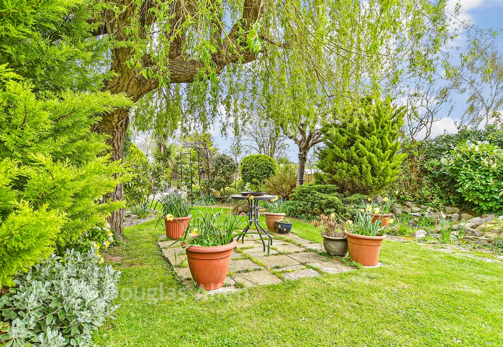 Rear Garden - Thorndon Avenue, West Horndon, Brentwood, Essex - Wards of Kent