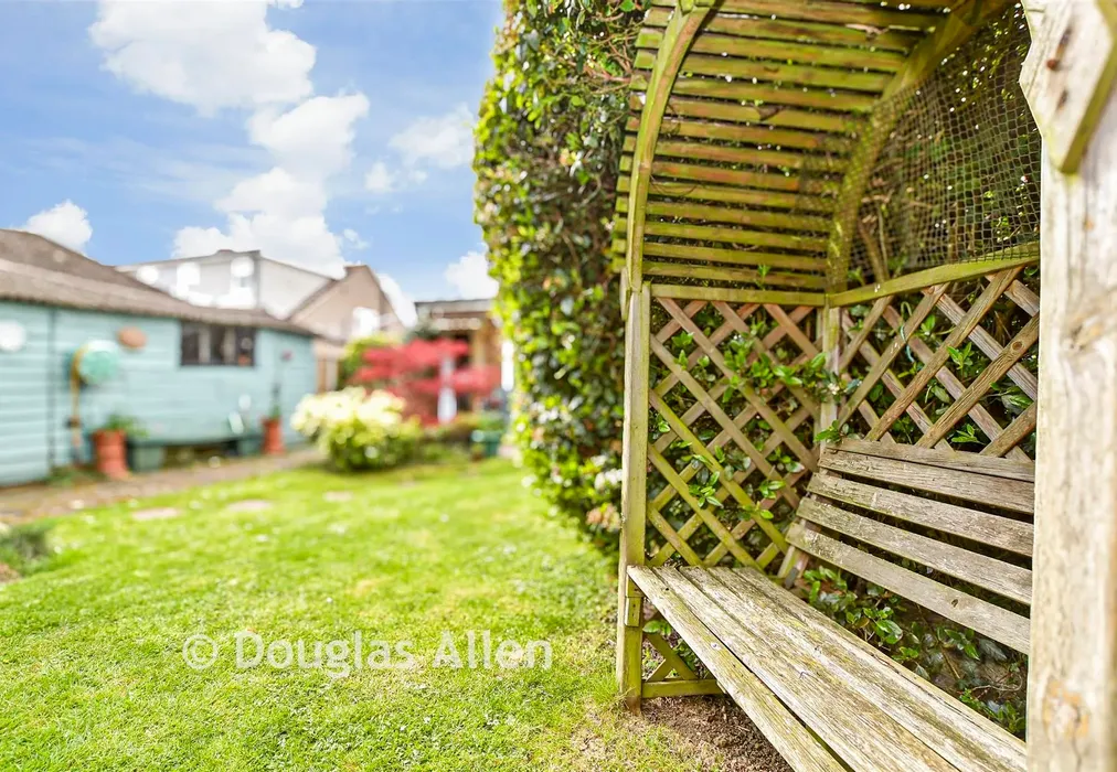 External Lifestyle Photograph - Thorndon Avenue, West Horndon, Brentwood, Essex - Wards of Kent