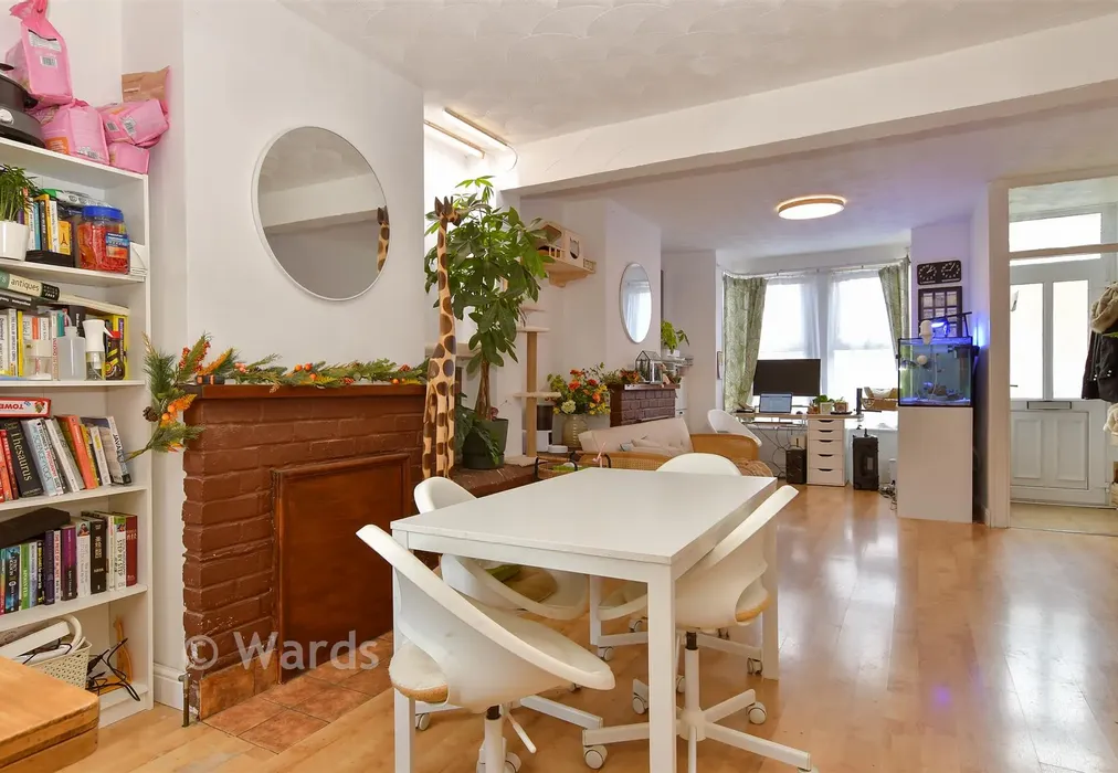 Lounge/Diner - James Street, Rochester, Kent - Wards of Kent