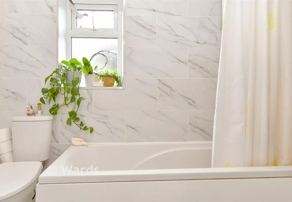 Bathroom - James Street, Rochester, Kent - Wards of Kent