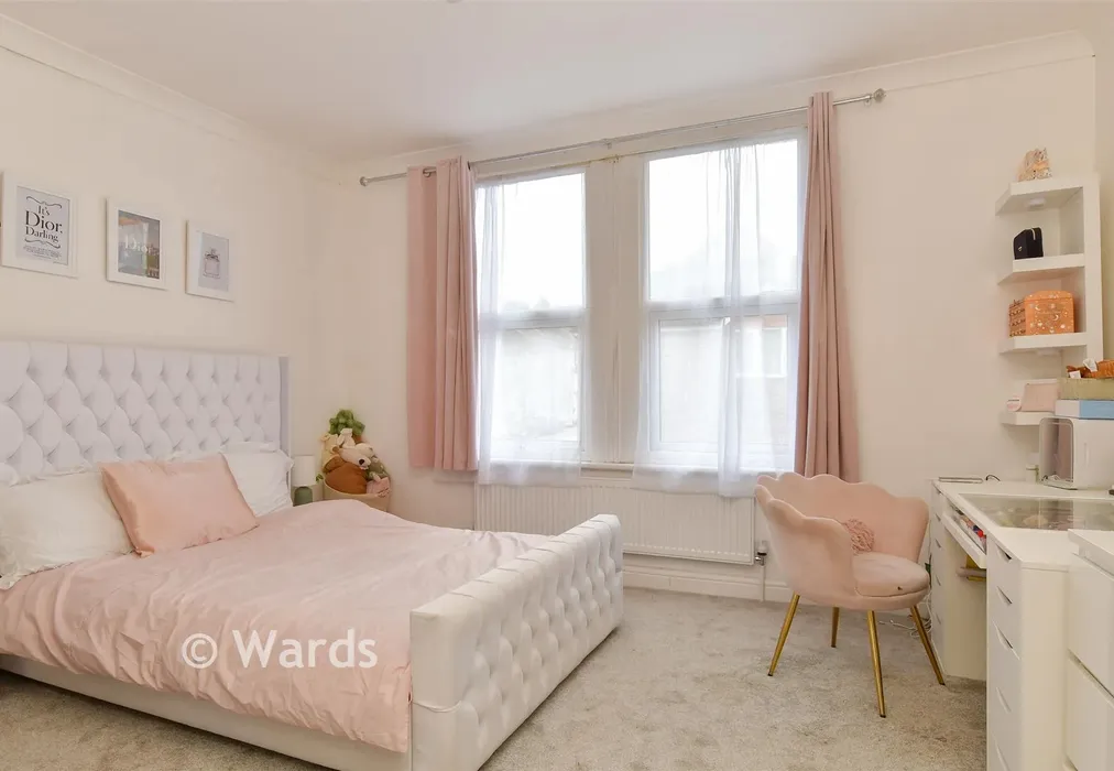 Bedroom 1 - James Street, Rochester, Kent - Wards of Kent