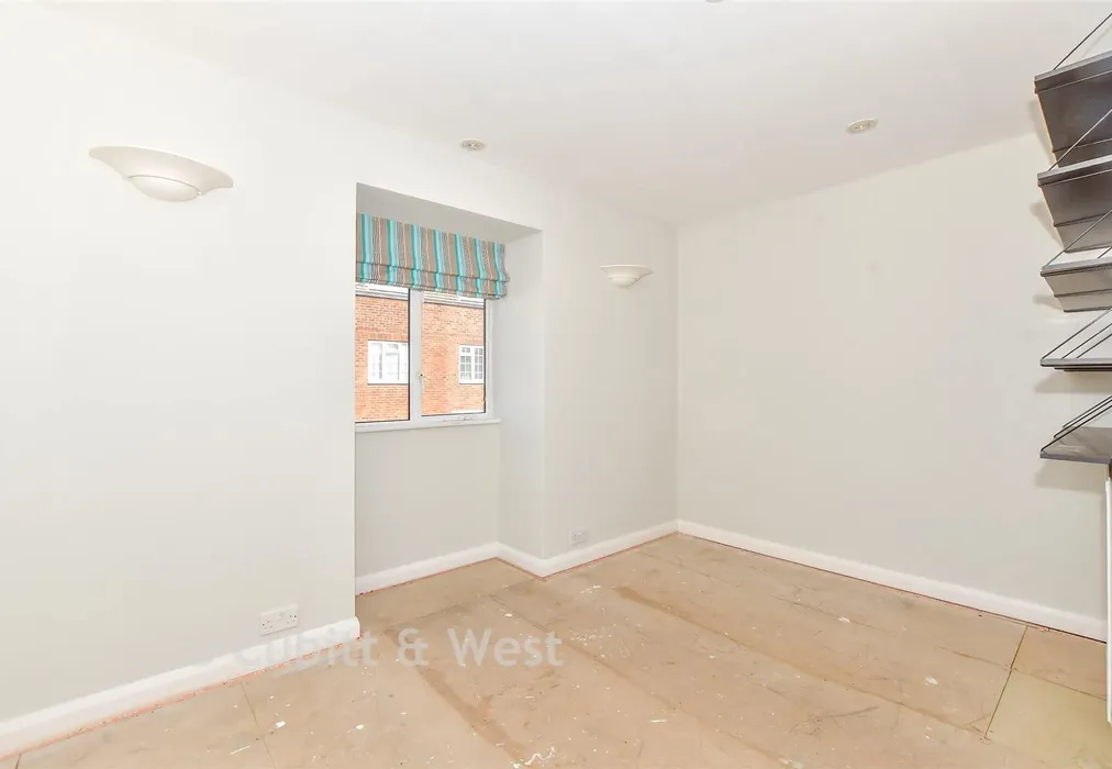 Bedroom 2 - Nile Street, Emsworth, Hampshire - Wards of Kent