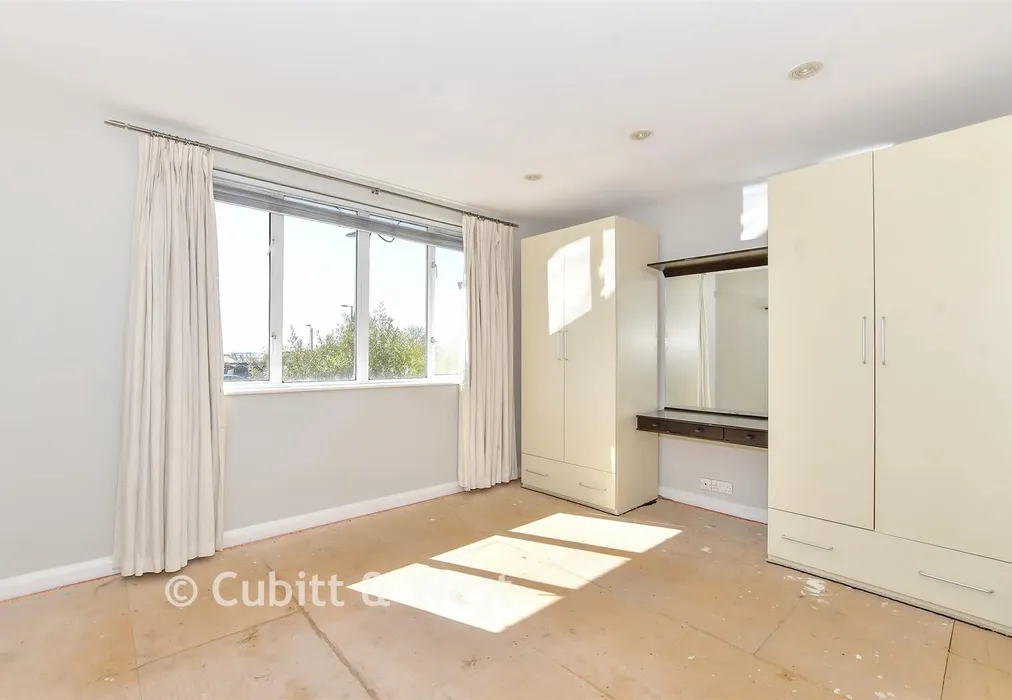 Bedroom 1 - Nile Street, Emsworth, Hampshire - Wards of Kent