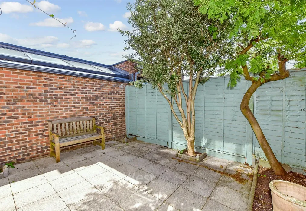 Rear Garden - Nile Street, Emsworth, Hampshire - Wards of Kent