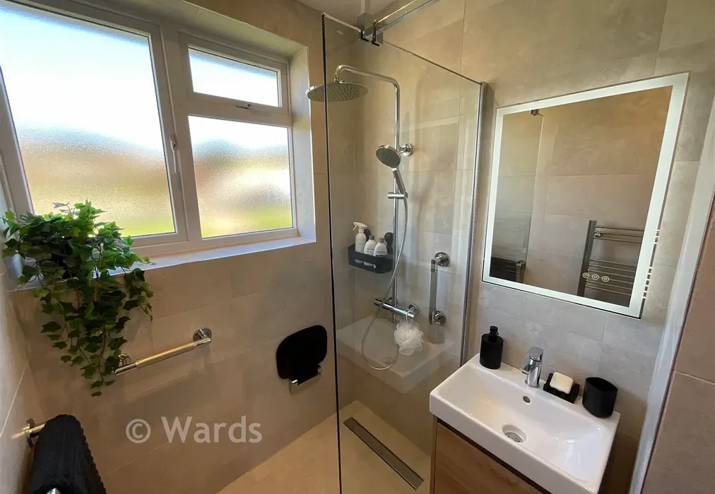 Bathroom - Fromandez Drive, Horsmonden, Kent - Wards of Kent