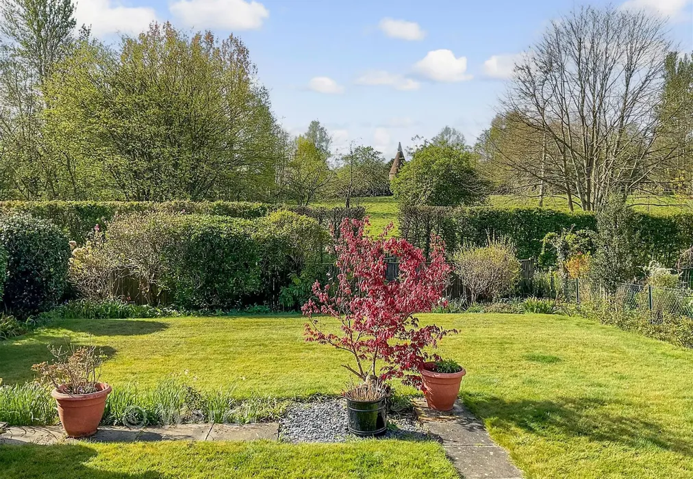 Garden - Fromandez Drive, Horsmonden, Kent - Wards of Kent