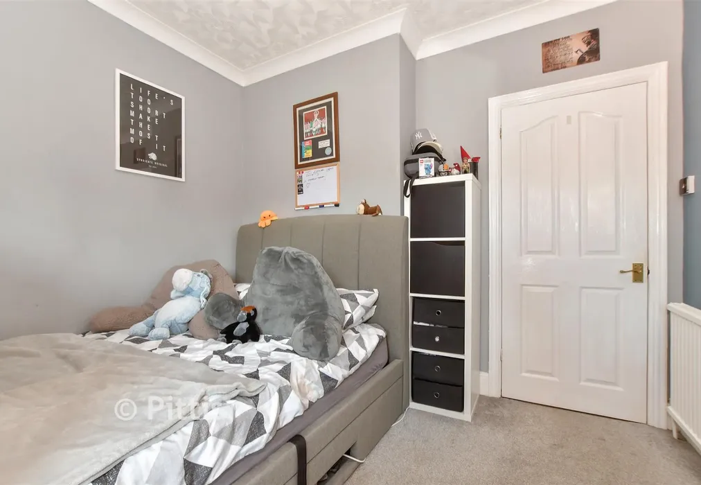 Bedroom 2 - Oakfield Road, East Cowes, Isle of Wight - Wards of Kent