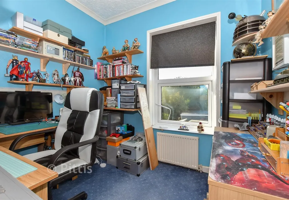 Bedroom 3 - Oakfield Road, East Cowes, Isle of Wight - Wards of Kent