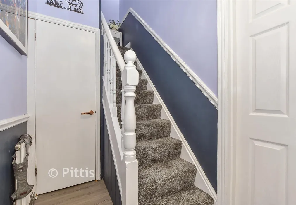 Entrance Hall - Oakfield Road, East Cowes, Isle of Wight - Wards of Kent