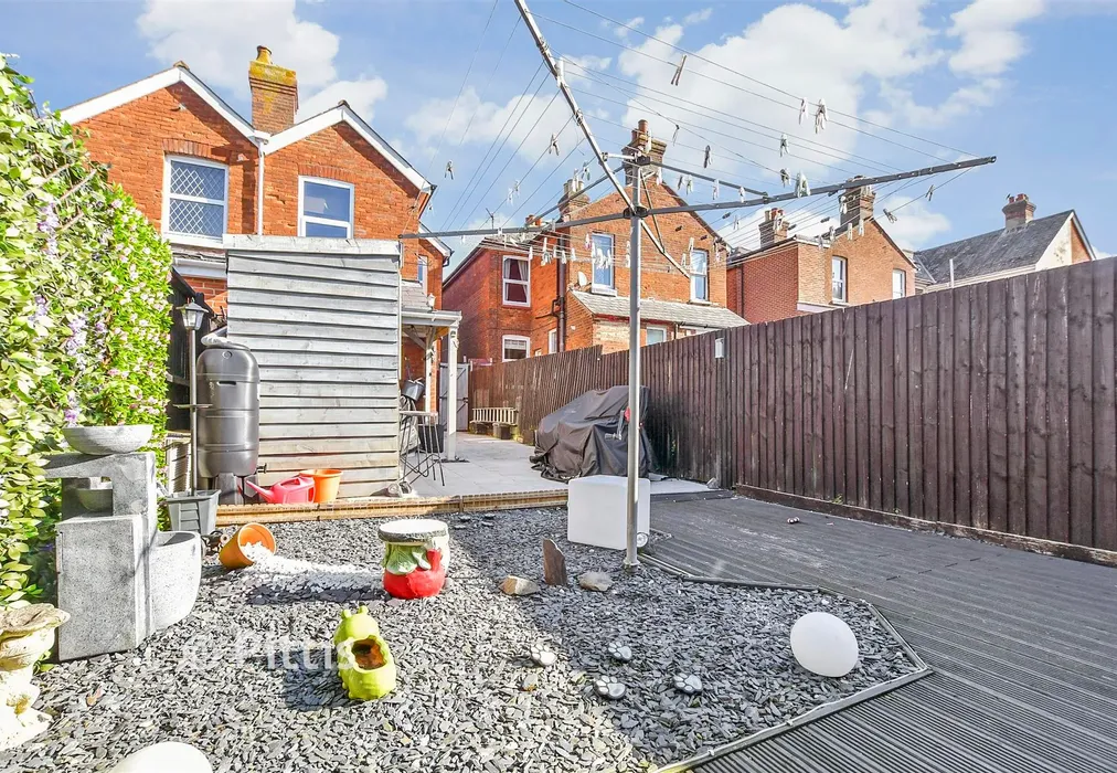Rear Garden - Oakfield Road, East Cowes, Isle of Wight - Wards of Kent