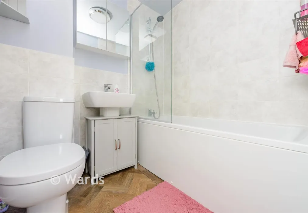Bathroom - Field Lane, Gravesend, Kent - Wards of Kent