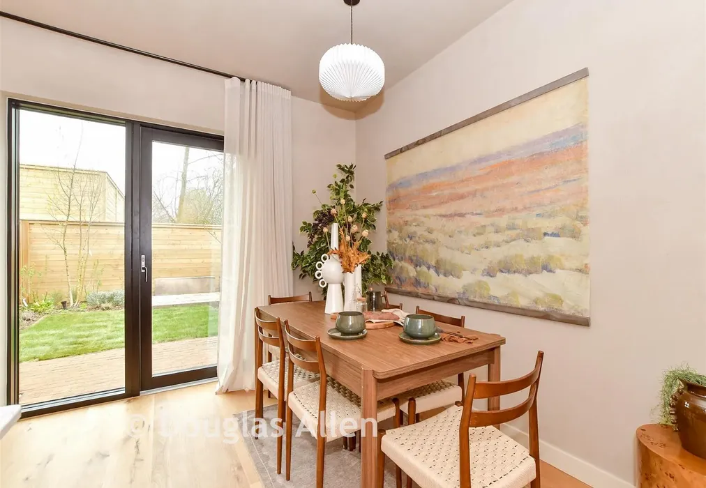 Dining Area - Carpenters Yard, High Road, Thornwood, Essex - Wards of Kent