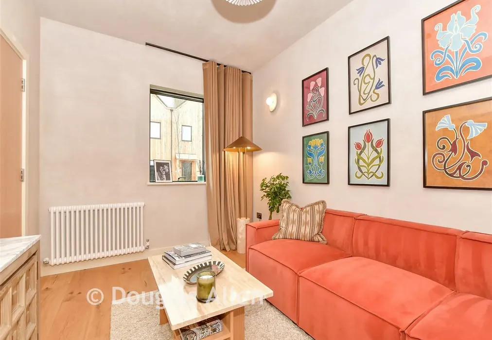 Lounge - Carpenters Yard, High Road, Thornwood, Essex - Wards of Kent