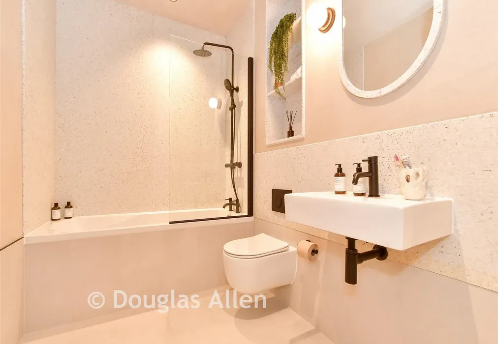Bathroom - Carpenters Yard, High Road, Thornwood, Essex - Wards of Kent