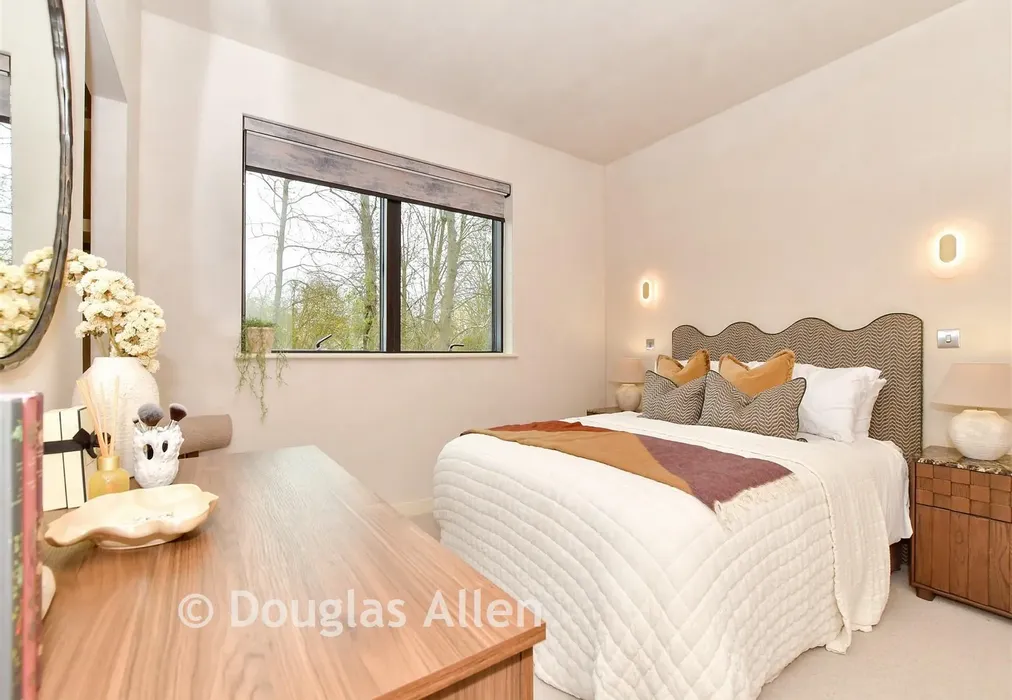 Bedroom 1 - Carpenters Yard, High Road, Thornwood, Essex - Wards of Kent