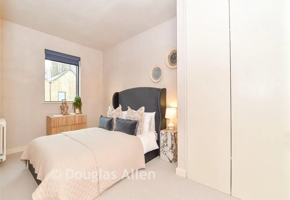 Bedroom 2 - Carpenters Yard, High Road, Thornwood, Essex - Wards of Kent