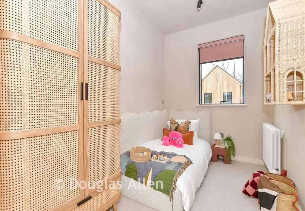 Bedroom 3 - Carpenters Yard, High Road, Thornwood, Essex - Wards of Kent