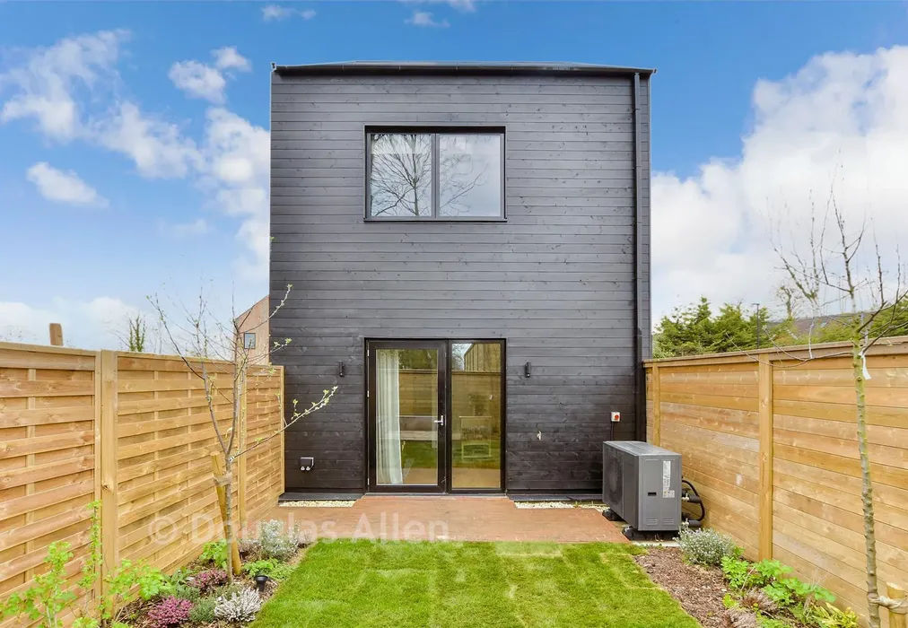 Rear Garden - Carpenters Yard, High Road, Thornwood, Essex - Wards of Kent