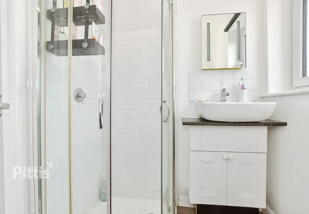  - Castle Street East Cowes PO32 - Wards of Kent