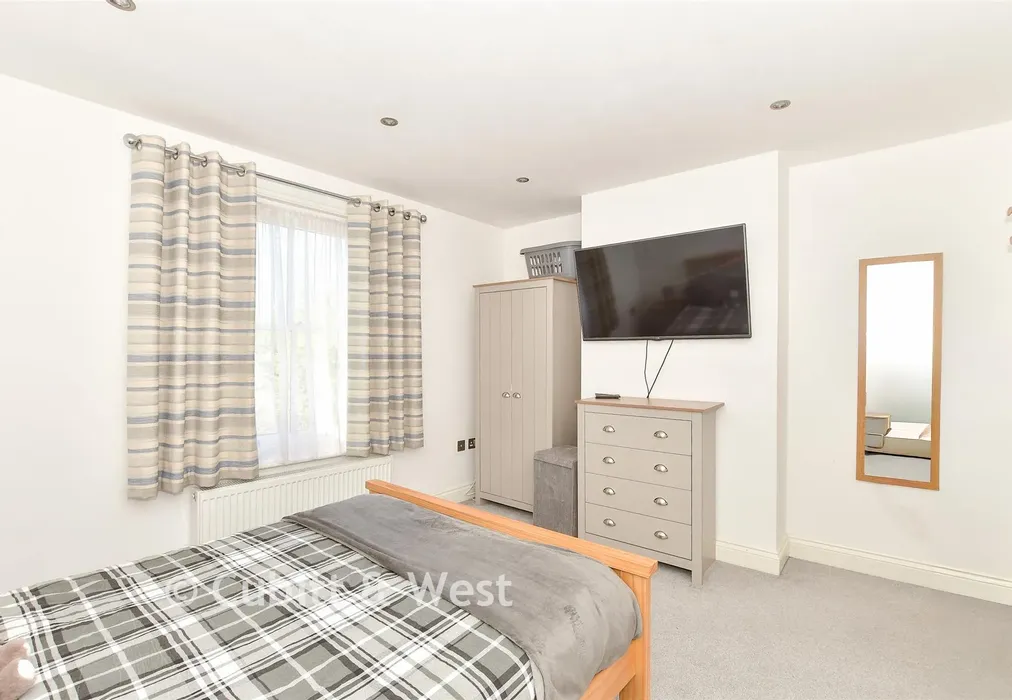 Bedroom 1 - Ifield Road, West Green, Crawley, West Sussex - Wards of Kent