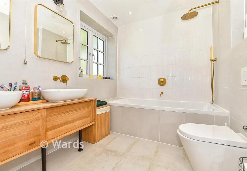 Bathroom - The Churchlands, New Romney, Kent - Wards of Kent