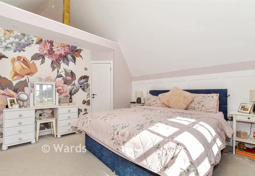 Bedroom 1 - The Churchlands, New Romney, Kent - Wards of Kent