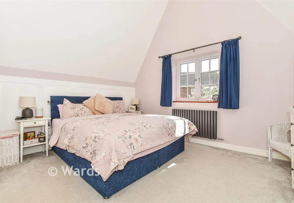 Bedroom 1 - The Churchlands, New Romney, Kent - Wards of Kent