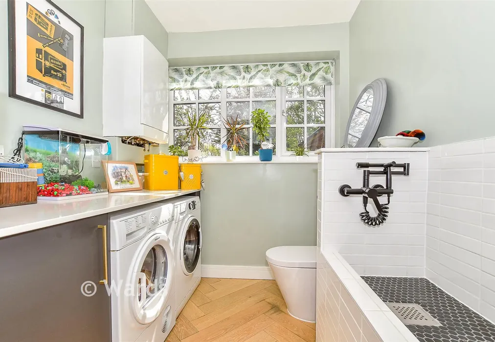 Utility Room - The Churchlands, New Romney, Kent - Wards of Kent