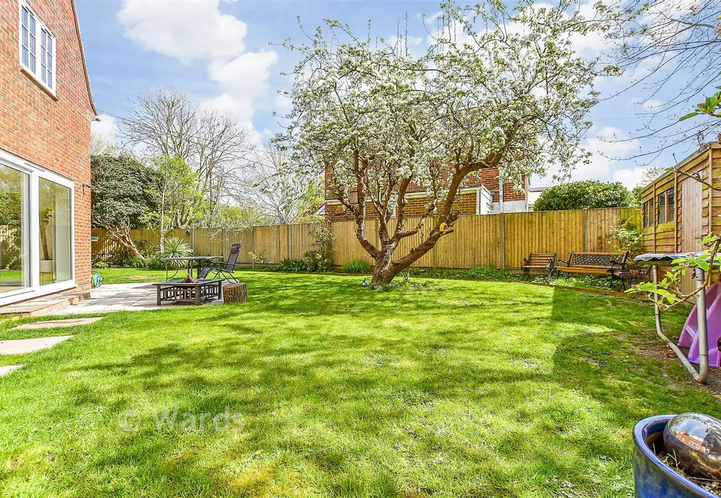 Rear Garden - The Churchlands, New Romney, Kent - Wards of Kent