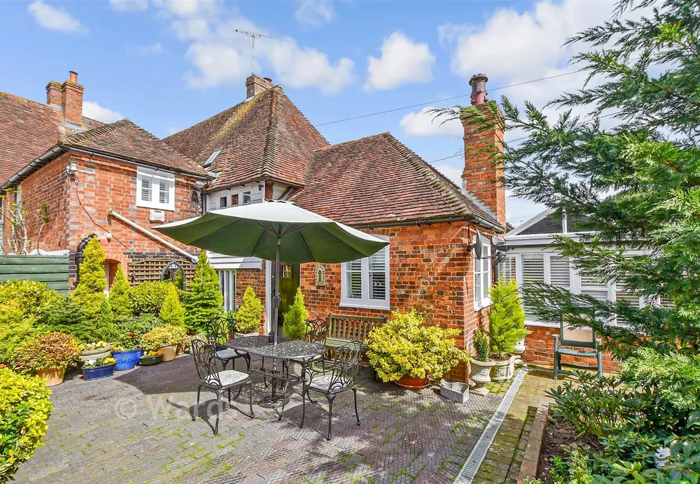 Rear Garden - The Street, Smarden,Ashford, Kent - Wards of Kent
