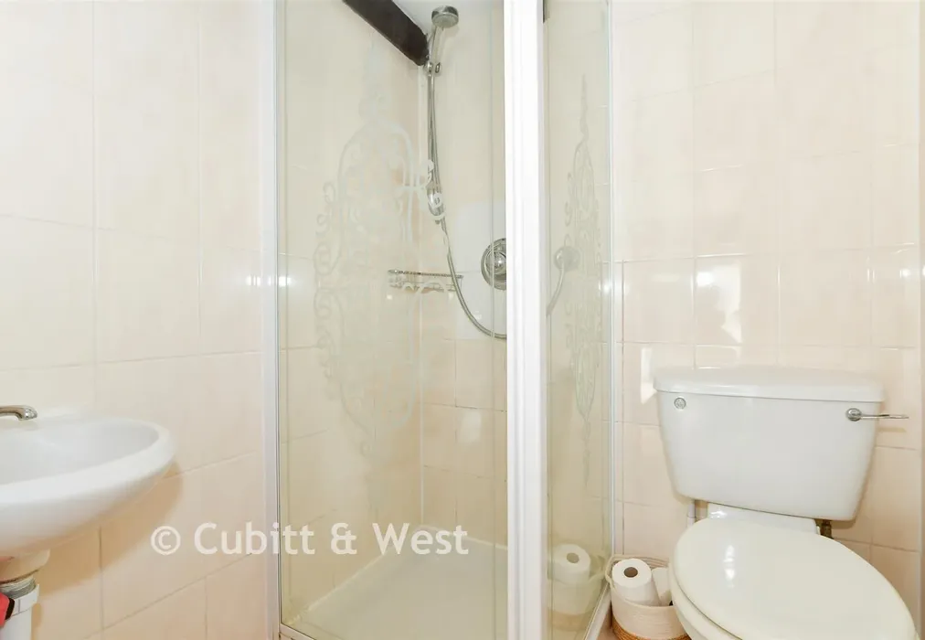 Shower Room - Dean Lane, Redhill, Surrey - Wards of Kent
