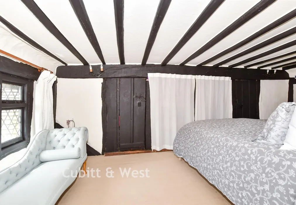 Bedroom 1 - Dean Lane, Redhill, Surrey - Wards of Kent