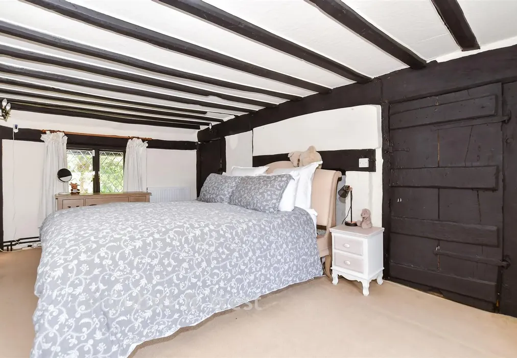 Bedroom 1 - Dean Lane, Redhill, Surrey - Wards of Kent