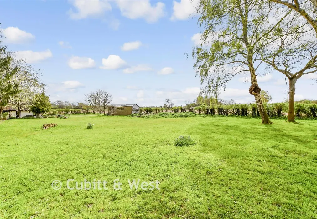 Rear Garden - Dean Lane, Redhill, Surrey - Wards of Kent