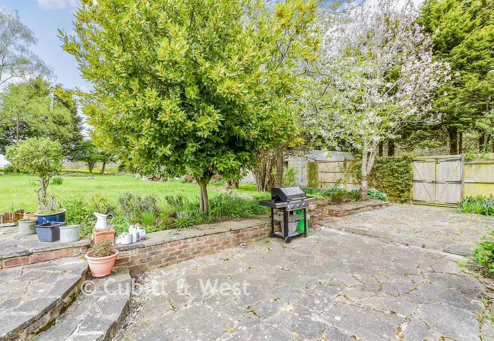 Rear Garden - Dean Lane, Redhill, Surrey - Wards of Kent