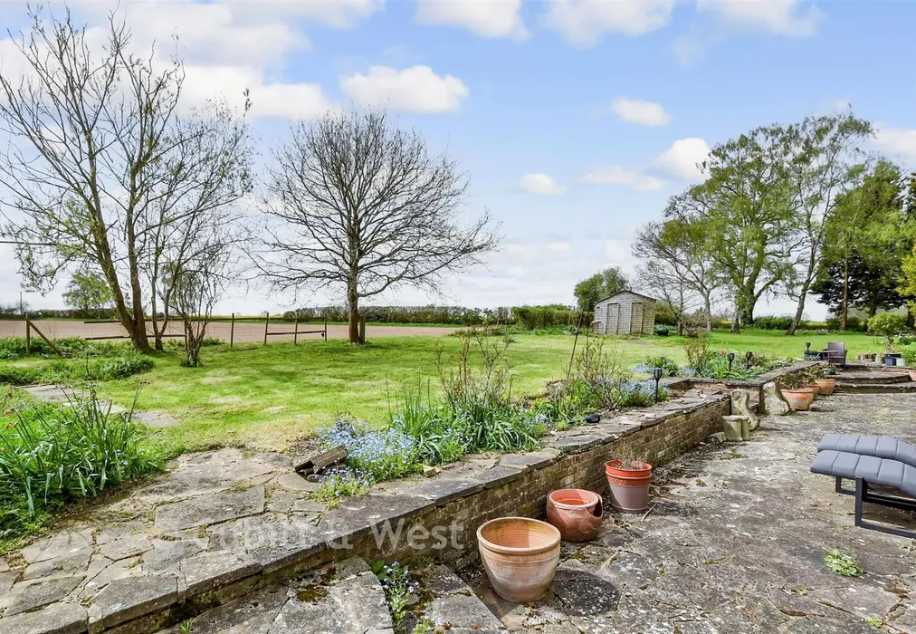 Rear Garden - Dean Lane, Redhill, Surrey - Wards of Kent