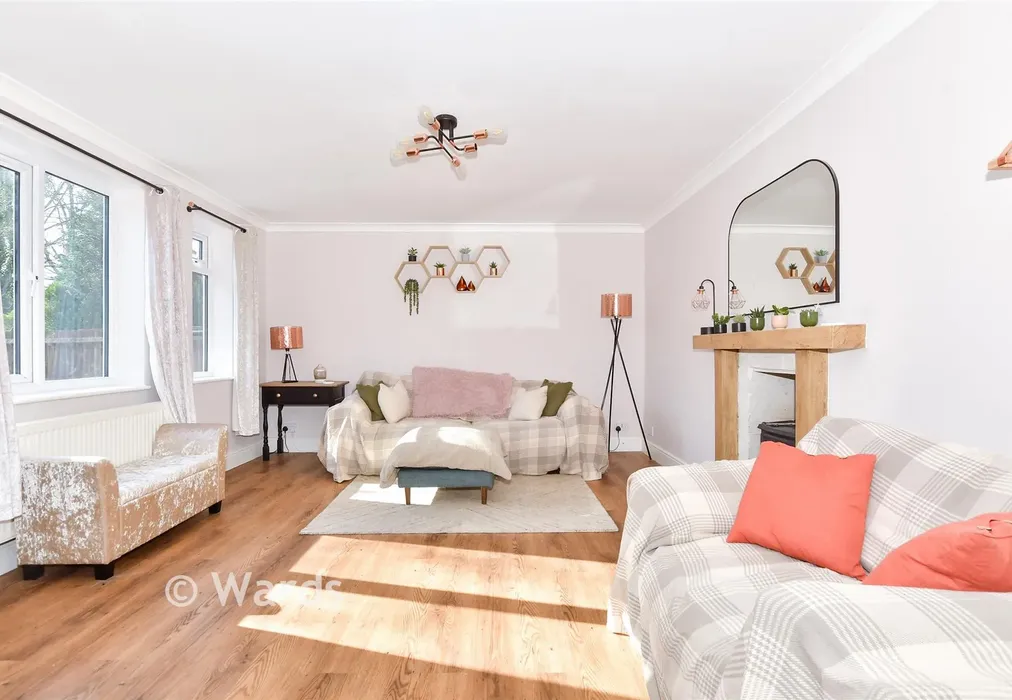 Lounge - Glebe Meadow, Wateringbury, Maidstone, Kent - Wards of Kent