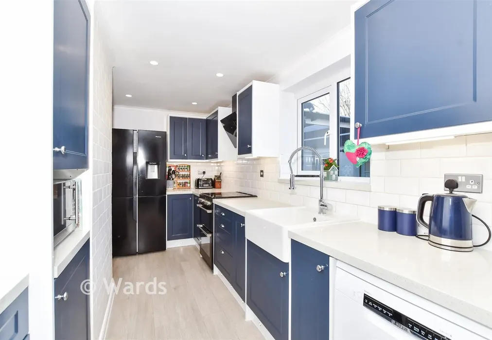 Kitchen - Glebe Meadow, Wateringbury, Maidstone, Kent - Wards of Kent