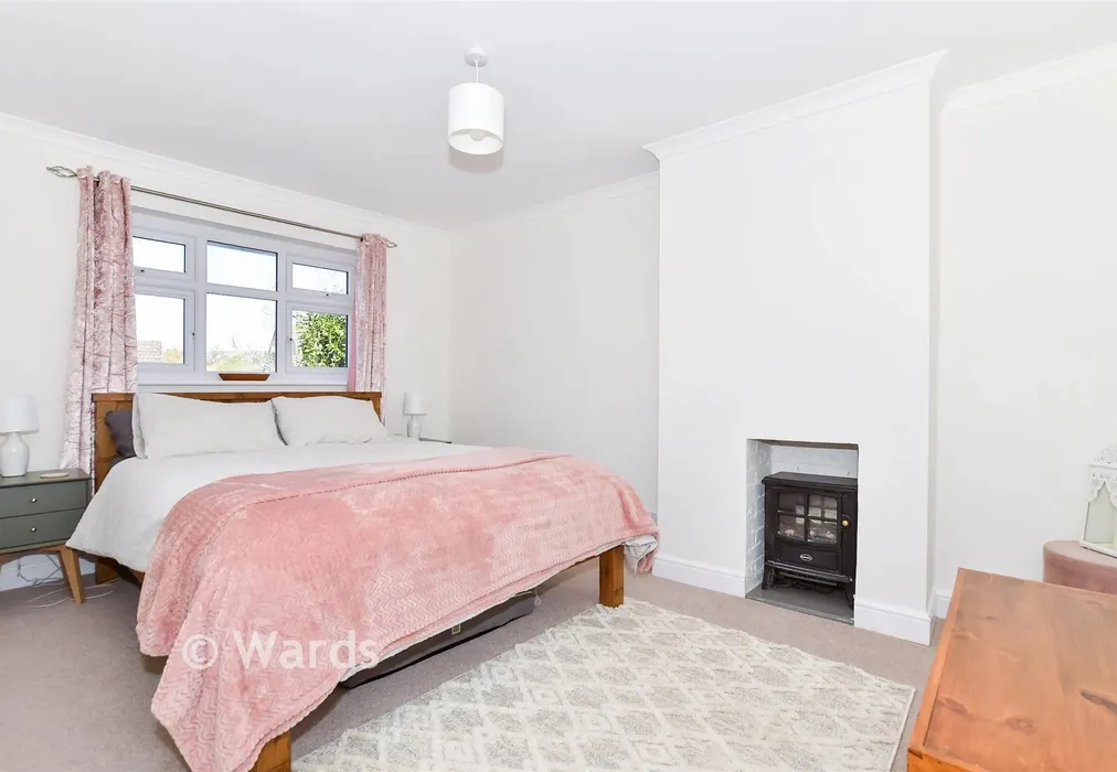 Bedroom 1 - Glebe Meadow, Wateringbury, Maidstone, Kent - Wards of Kent