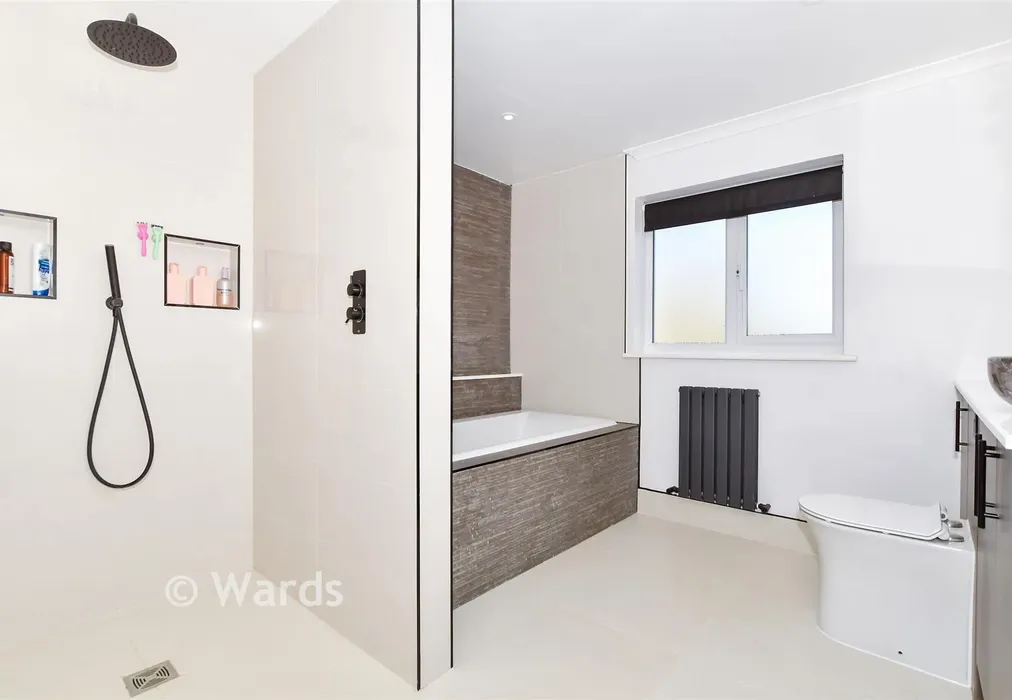 Bathroom - Glebe Meadow, Wateringbury, Maidstone, Kent - Wards of Kent