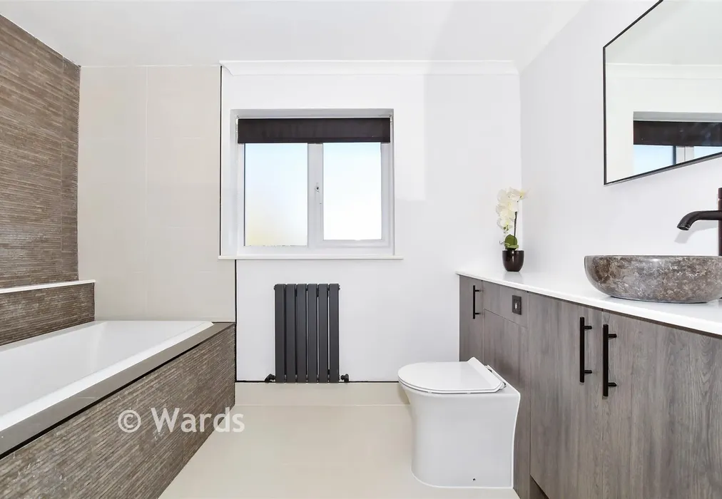 Bathroom - Glebe Meadow, Wateringbury, Maidstone, Kent - Wards of Kent